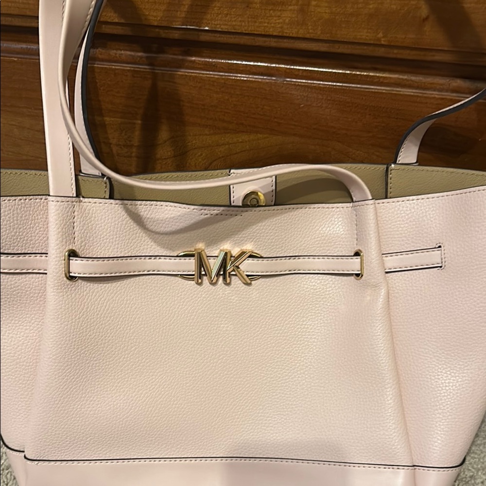 Michael Kors Pink Tote Bag with Sophisticated Design